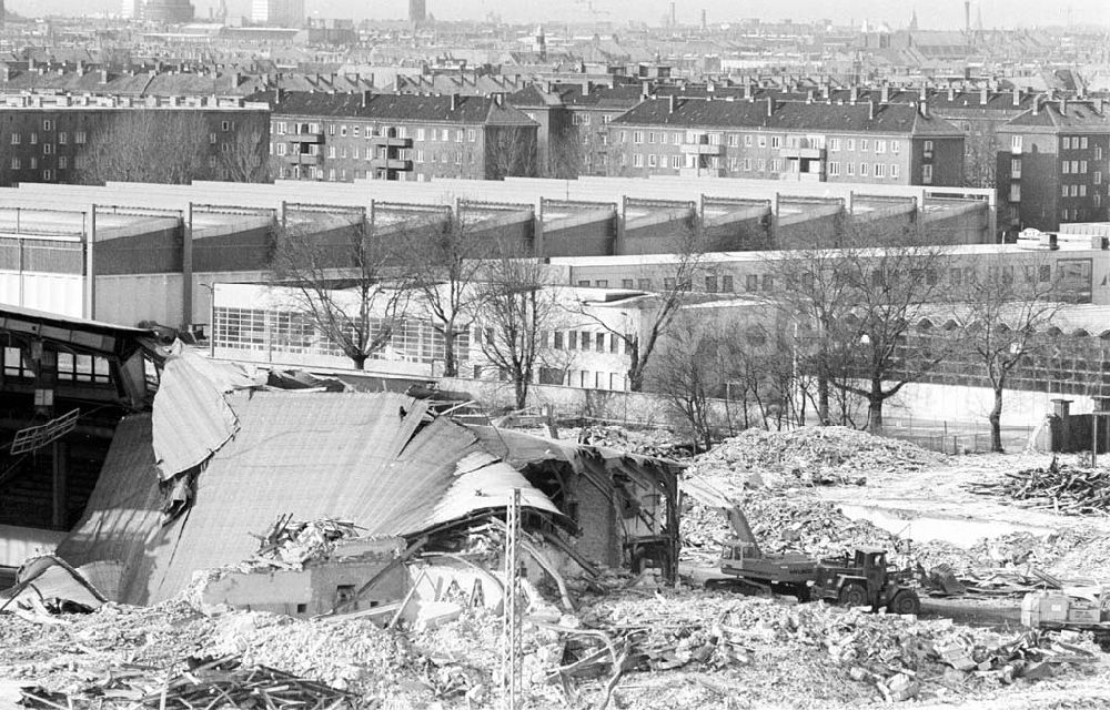 Berlin: Abriß Seelenbinderhalle Berlin 27.01.1993