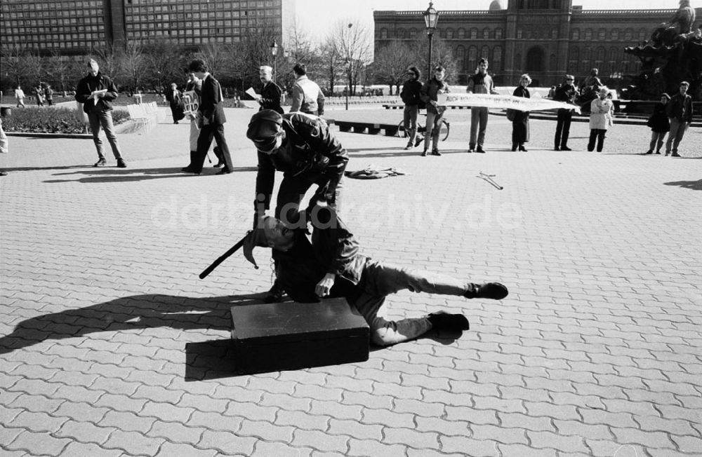 DDR-Bildarchiv: - Aids-Demo auf dem Alex Umschlagnummer: 7310