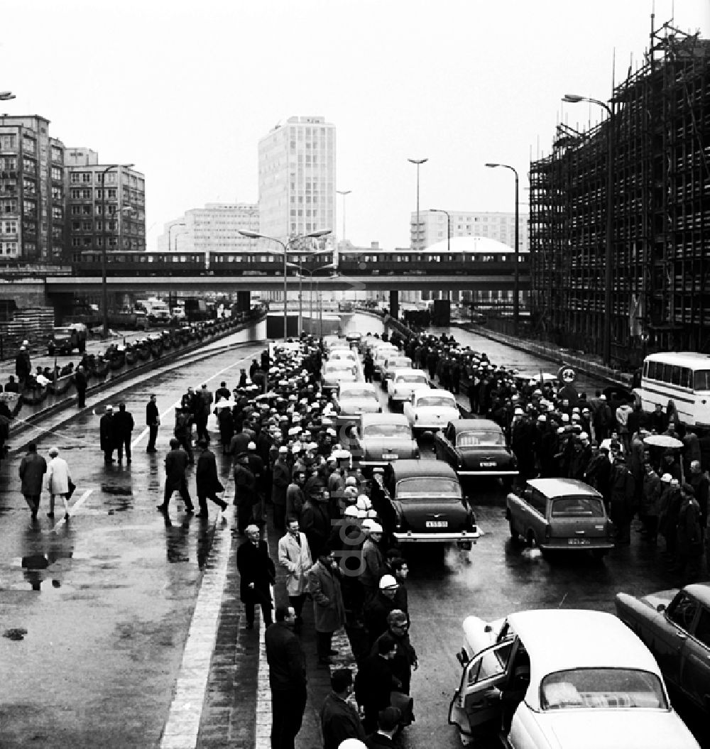 DDR-Bildarchiv: Berlin - Alexanderplatz - Autotunnel