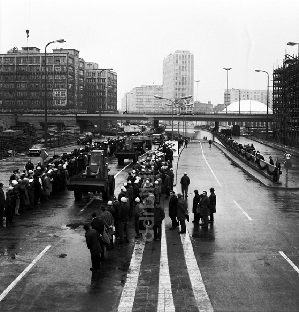 DDR-Fotoarchiv: Berlin - Alexanderplatz - Autotunnel