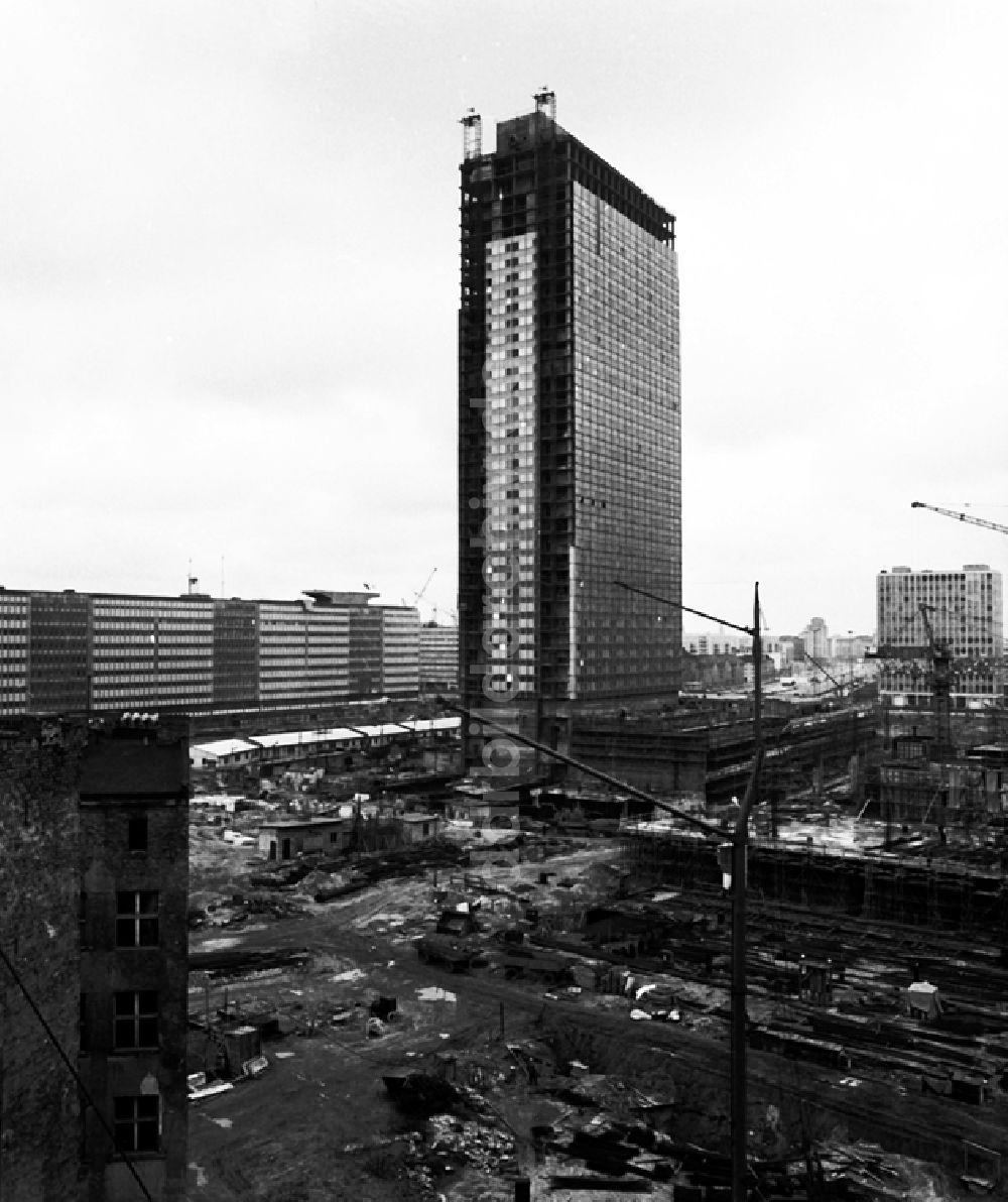 Berlin: Alexanderplatz - Autotunnel