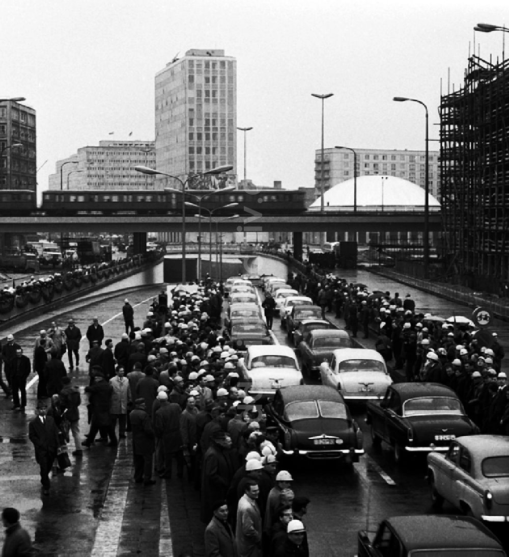 DDR-Bildarchiv: Berlin - Alexanderplatz - Autotunnel