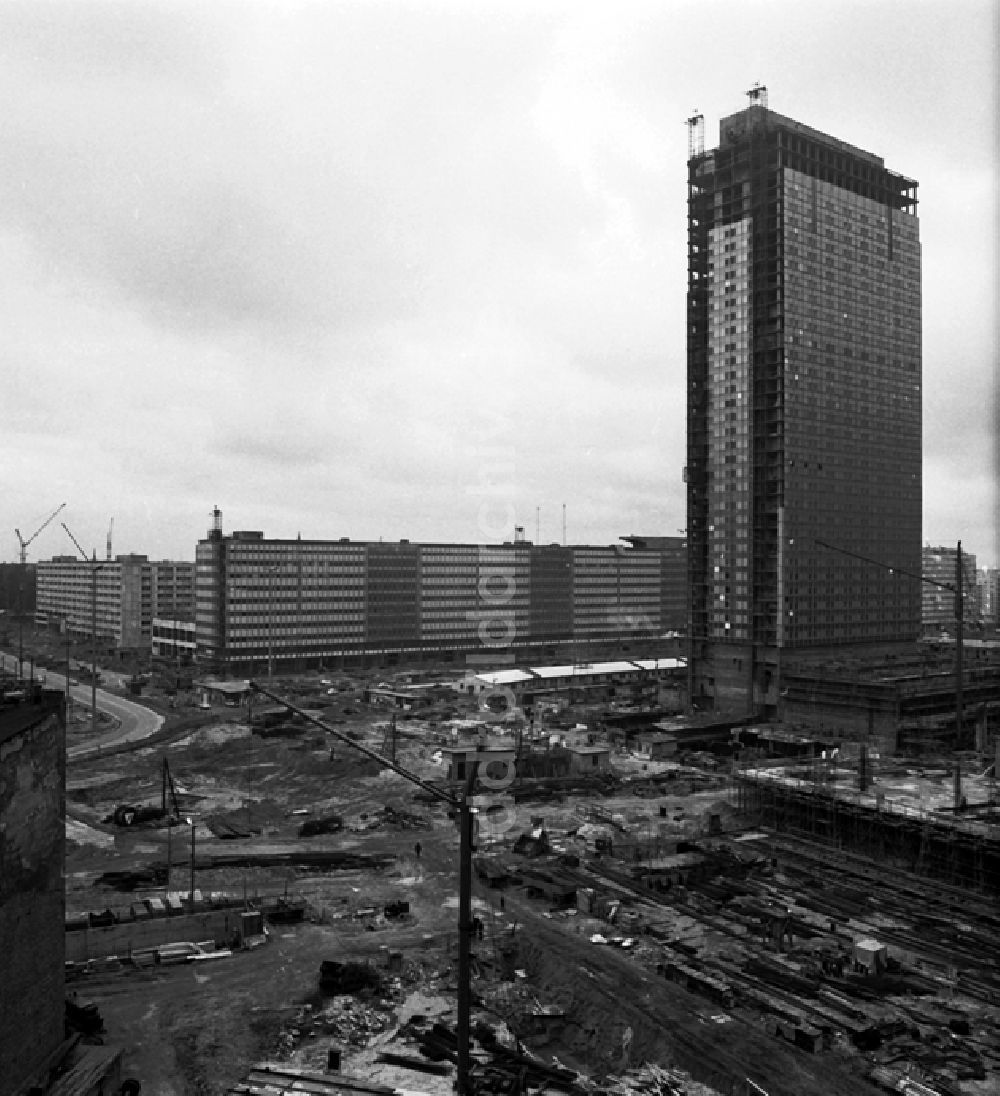 Berlin: Alexanderplatz - Autotunnel