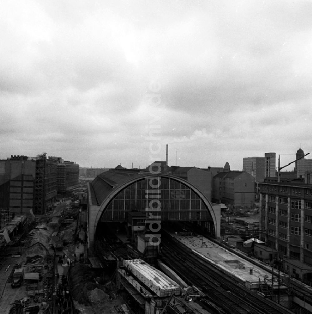 Berlin: Alexanderplatz - Autotunnel