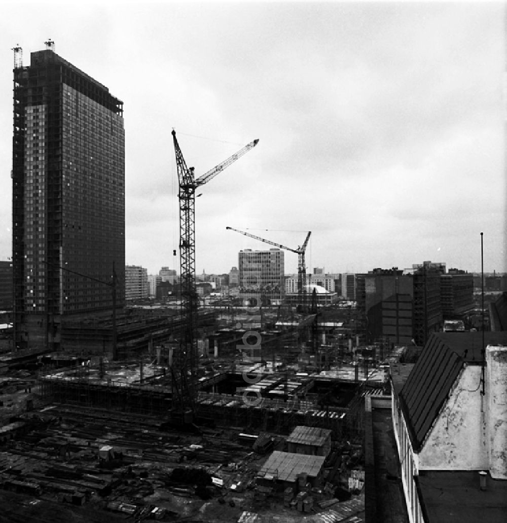 DDR-Bildarchiv: Berlin - Alexanderplatz - Autotunnel