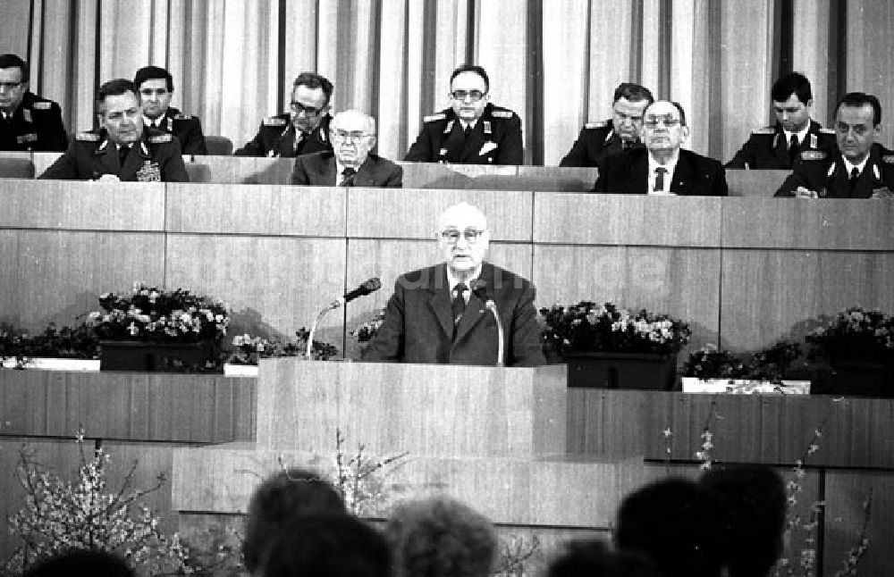 : Alfred Neumann und Erich Mückenberger auf der Bezirksdelegiertenkonferenz Umschlagnr