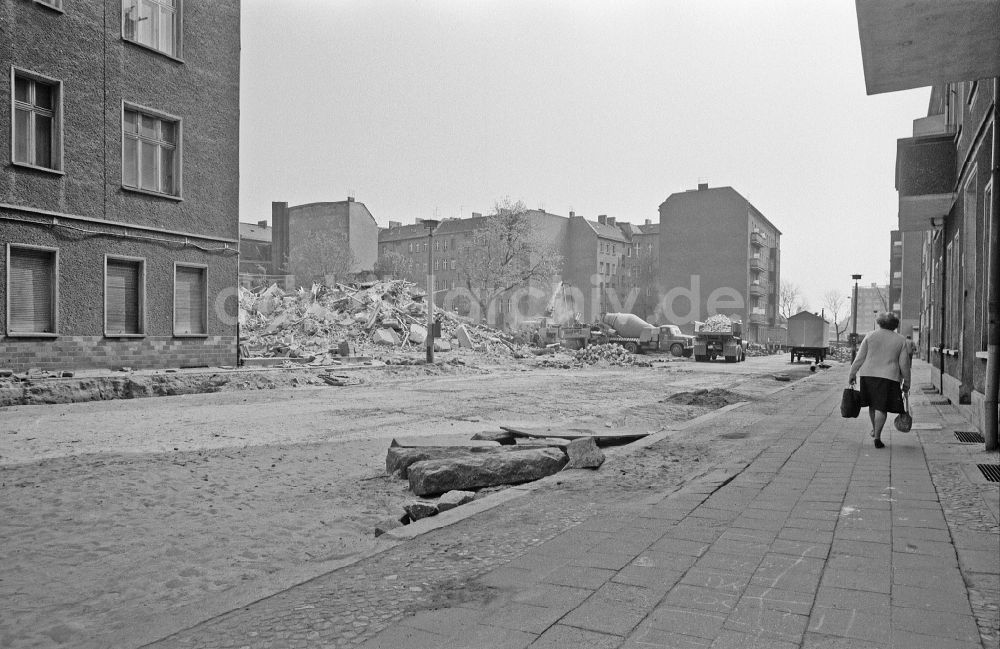 DDR-Fotoarchiv: Berlin - Altbau- Abriß im Ortsteil Friedrichshain in Berlin in der DDR