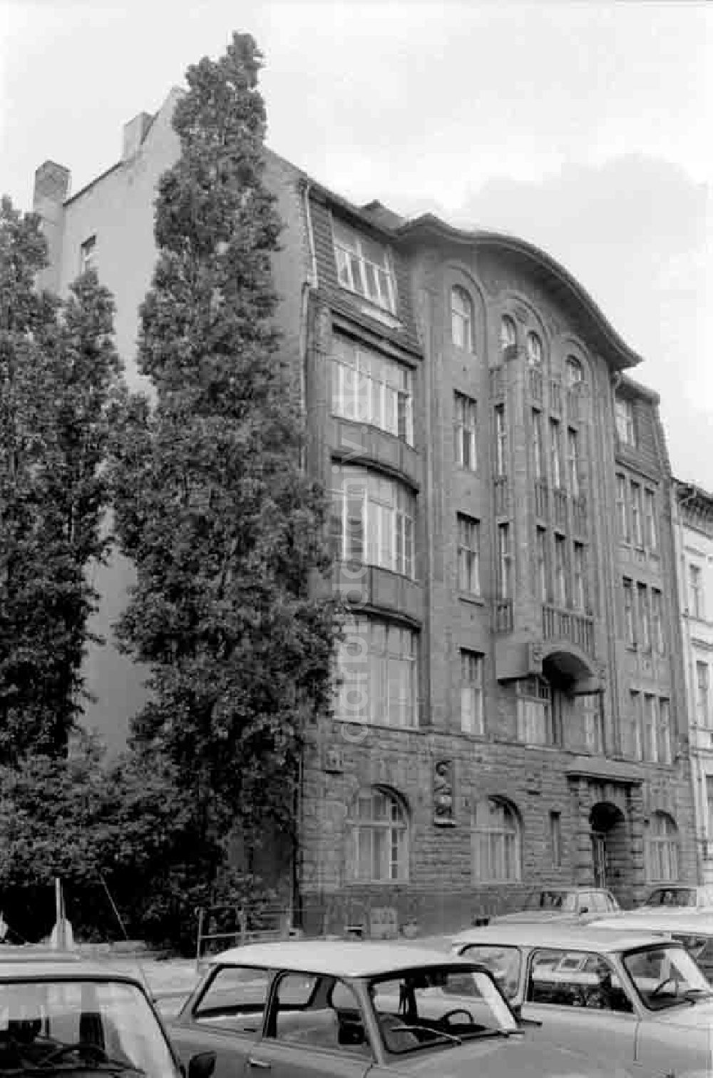 DDR-Fotoarchiv: Berlin - Alte Charité Jenny Charx - Fahrschule Foto: Schmidtke