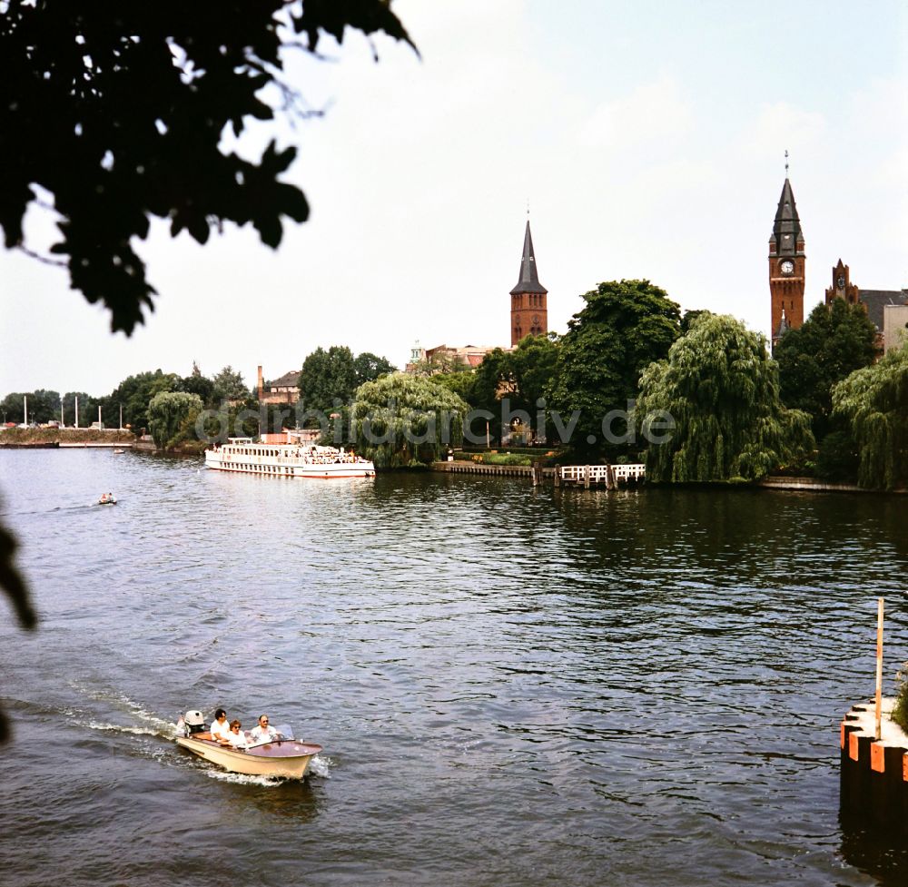 Berlin: An der Dahme in Berlin-Köpenick in der DDR