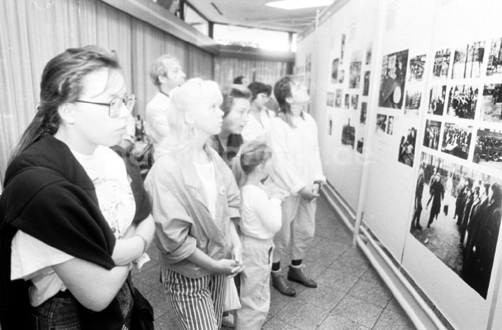 DDR-Fotoarchiv: Berlin - Anne Frank Ausstellung 19.07.89 Foto: ND/Grahn Umschlagnummer: 0858