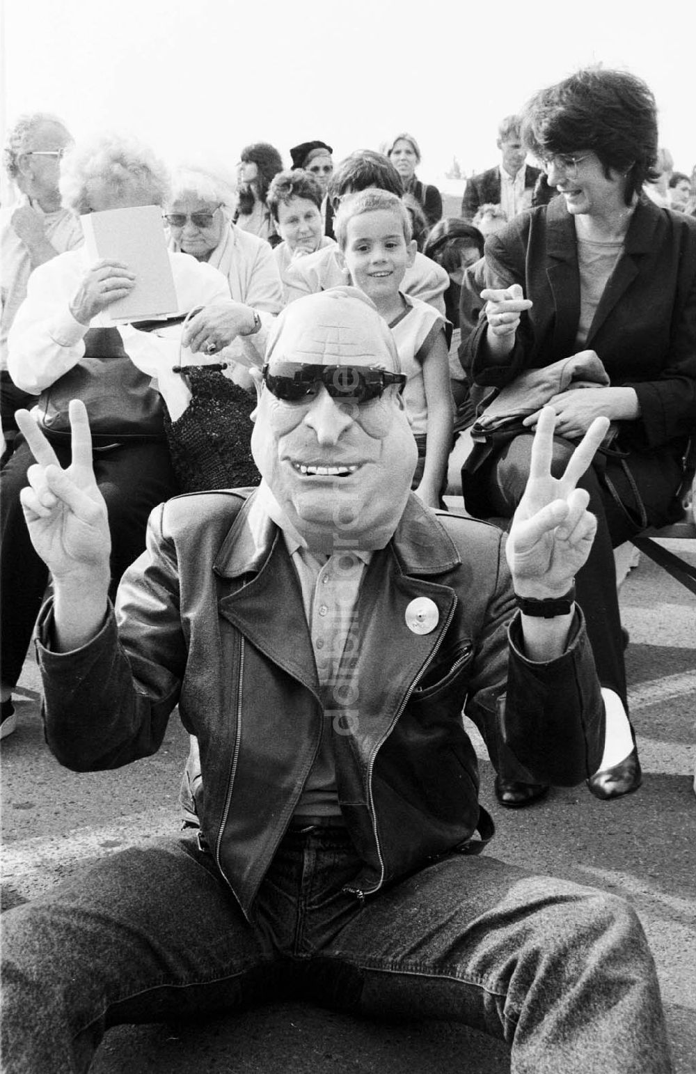 DDR-Fotoarchiv: Berlin - Antifa-Tag auf dem Marx-Engels-Platz 13.09.1992