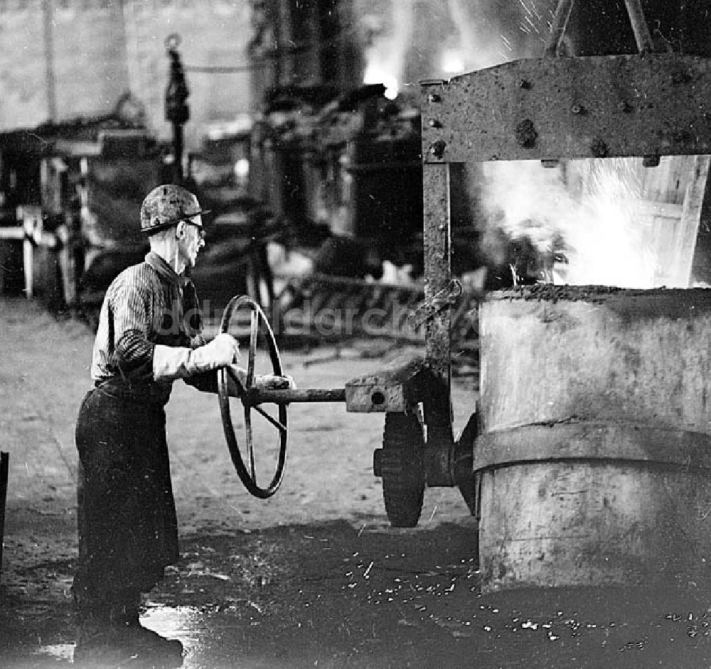 : Arbeiten in einem Stahlwerk Foto: Murza Umschlagnr: 1522