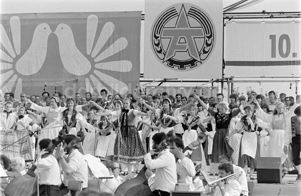 DDR-Fotoarchiv: Magdeburg - 21. Arbeiterfestspiele in Magdeburg in der DDR