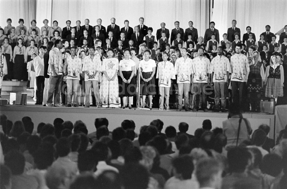 DDR-Fotoarchiv: Magdeburg - 21. Arbeiterfestspiele in Magdeburg in der DDR