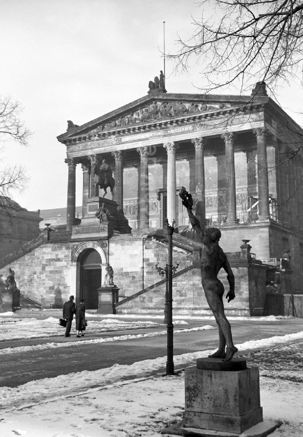 DDR-Bildarchiv: Berlin - Architektonische Außengestaltung der Alten Nationalgalerie auf der Museumsinsel in Berlin in der DDR