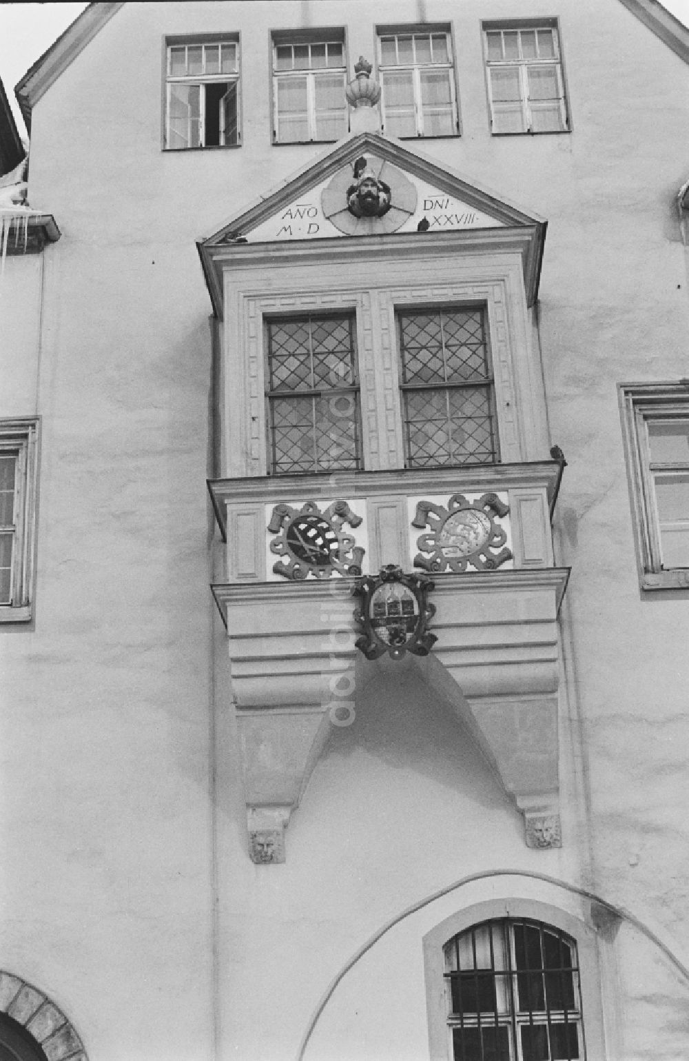 DDR-Bildarchiv: Freiberg - Architektonische Außengestaltung von historischen Gebäuden im Stadtzentrum in Freiberg in der DDR