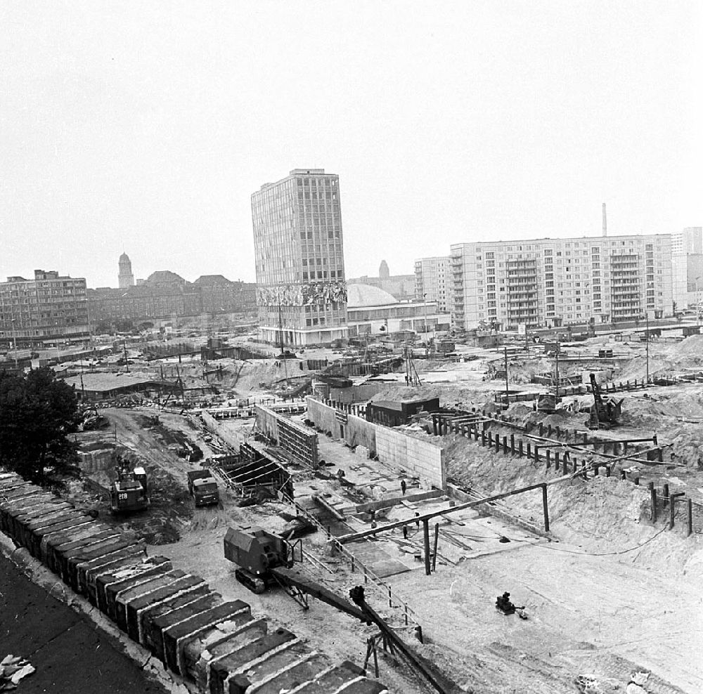 DDR-Fotoarchiv: Berlin - Mitte - August 1967 Baustelle am Alexanderplatz Foto: unbekannt Umschlagnr.: 1615