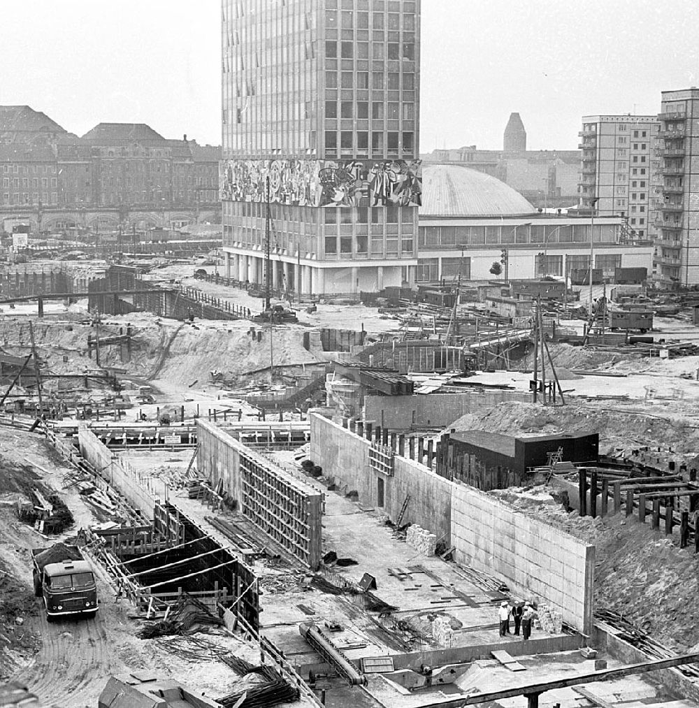 DDR-Bildarchiv: Berlin - Mitte - August 1967 Baustelle am Alexanderplatz Foto: unbekannt Umschlagnr.: 1615