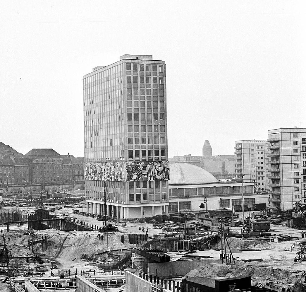 DDR-Fotoarchiv: Berlin - Mitte - August 1967 Baustelle am Alexanderplatz Foto: unbekannt Umschlagnr.: 1615