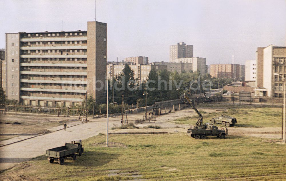 DDR-Bildarchiv: Berlin - Ausbau der Grenzbefestigung und Mauer in Berlin in der DDR