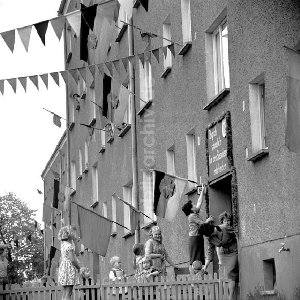 Berlin: 1964 Ausschmückung zum Deutschlandtreffen Foto: Schönfeld