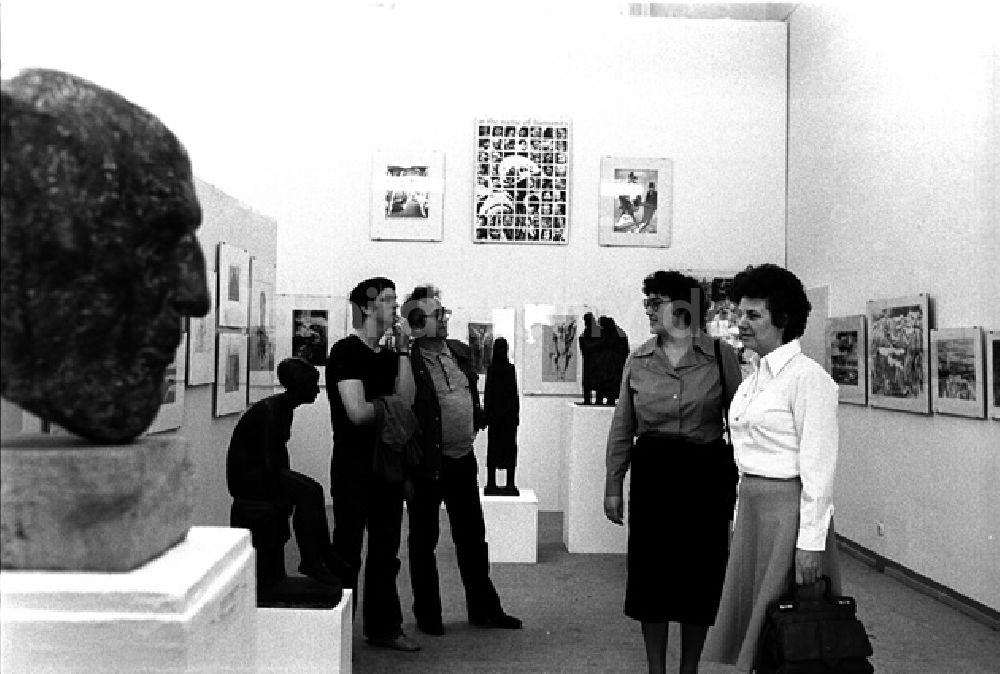 Berlin: Ausstellung in der Akademie der Kunste der DDR im Marstall. (480)