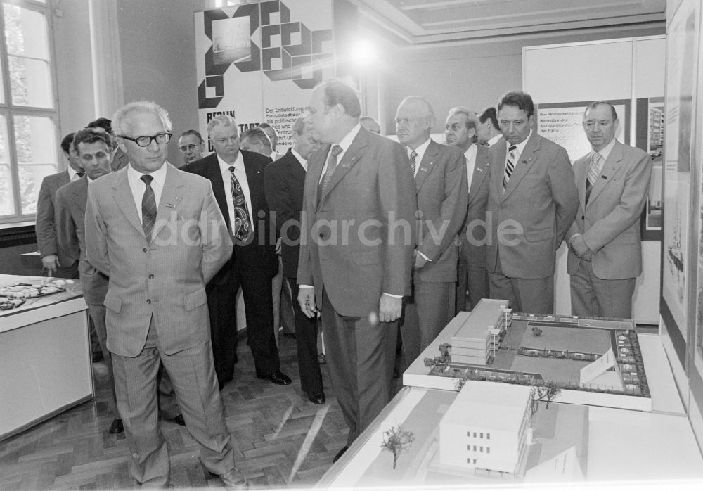 DDR-Fotoarchiv: Berlin - Ausstellung 7. Baukonferenz in Berlin in der DDR