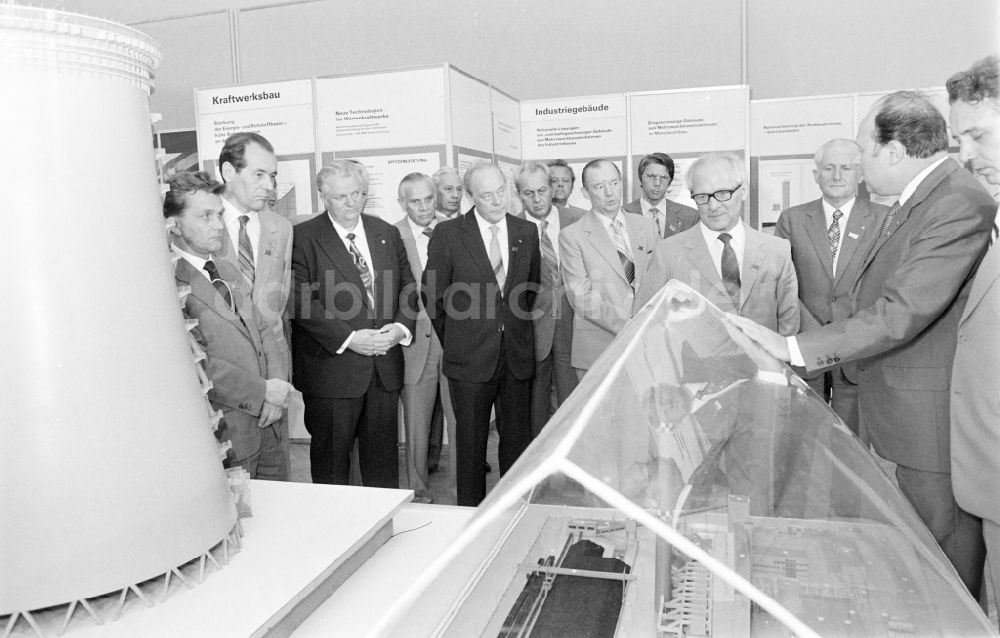 DDR-Fotoarchiv: Berlin - Ausstellung 7. Baukonferenz in Berlin in der DDR