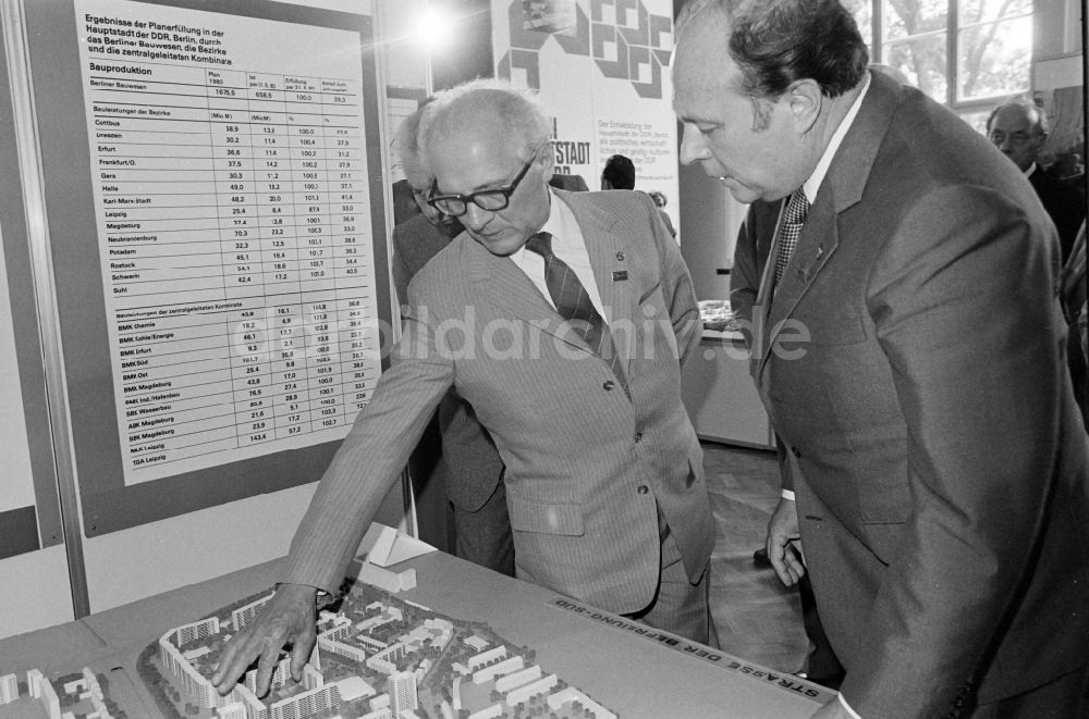 DDR-Fotoarchiv: Berlin - Ausstellung 7. Baukonferenz in Berlin in der DDR