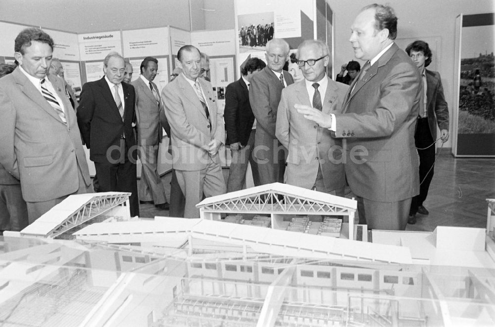 DDR-Fotoarchiv: Berlin - Ausstellung 7. Baukonferenz in Berlin in der DDR