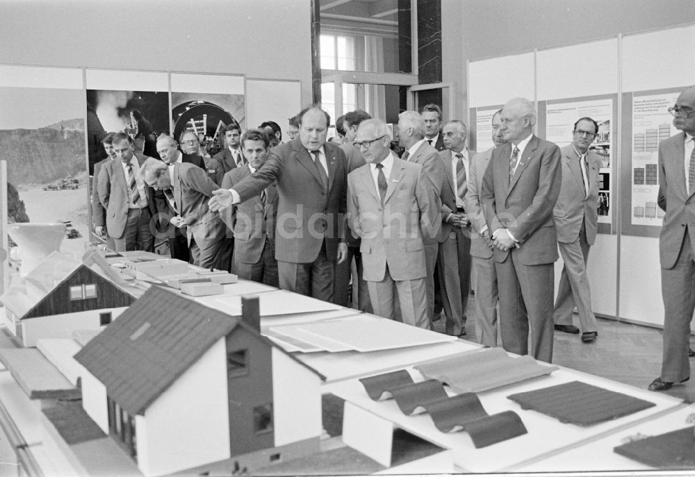 DDR-Bildarchiv: Berlin - Ausstellung 7. Baukonferenz in Berlin in der DDR