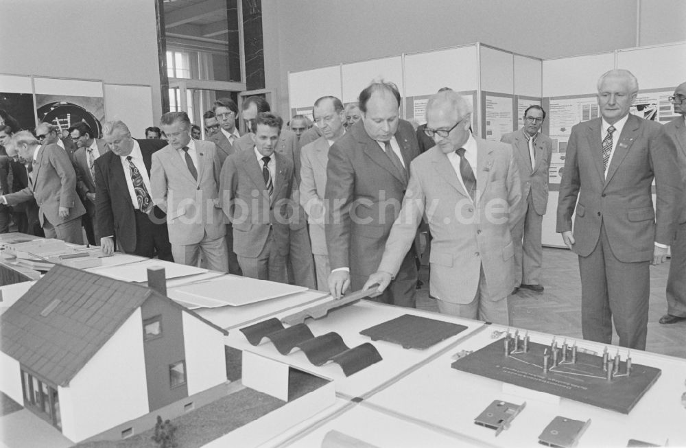 DDR-Fotoarchiv: Berlin - Ausstellung 7. Baukonferenz in Berlin in der DDR