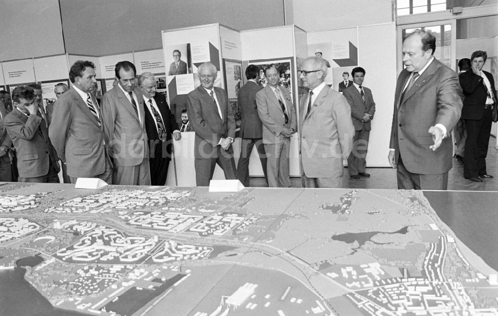 DDR-Fotoarchiv: Berlin - Ausstellung 7. Baukonferenz in Berlin in der DDR