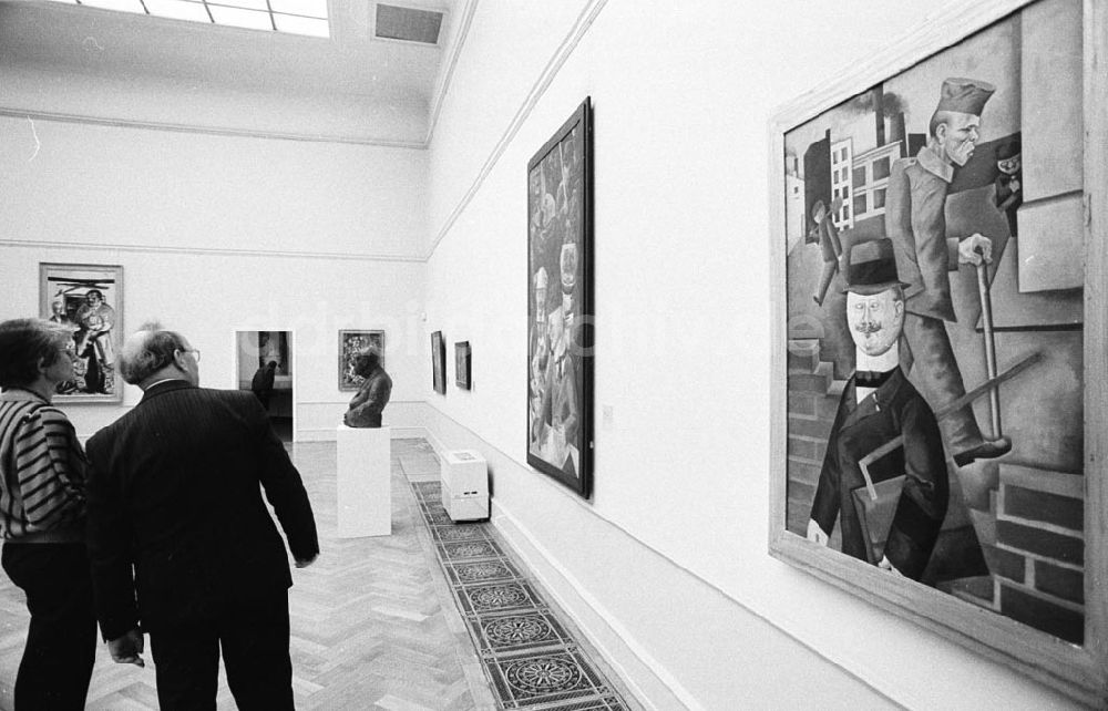 DDR-Fotoarchiv: Berlin - Ausstellung Kunst in Deutschland 1905-1935, Nationalgalerie 09.04.92 Foto: Lange Umschlag 986