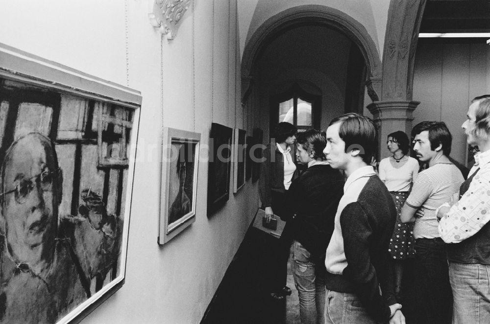 DDR-Bildarchiv: Halle (Saale) - Ausstellung im Kunstmuseum Moritzburg in Halle (Saale) in der DDR