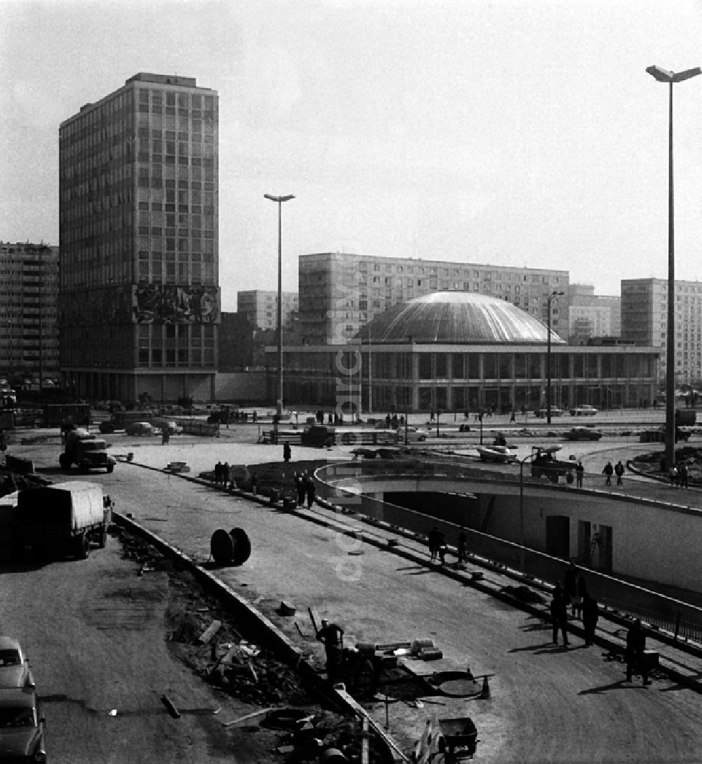 Berlin: Autotunnel Alexanderplatz Berlin für Besucher freigegeben