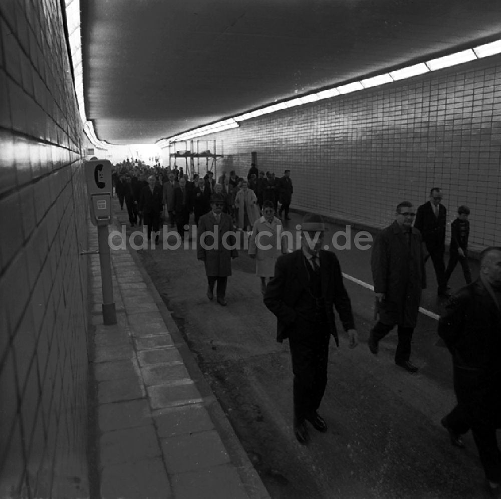 Berlin: Autotunnel Alexanderplatz Berlin für Besucher freigegeben