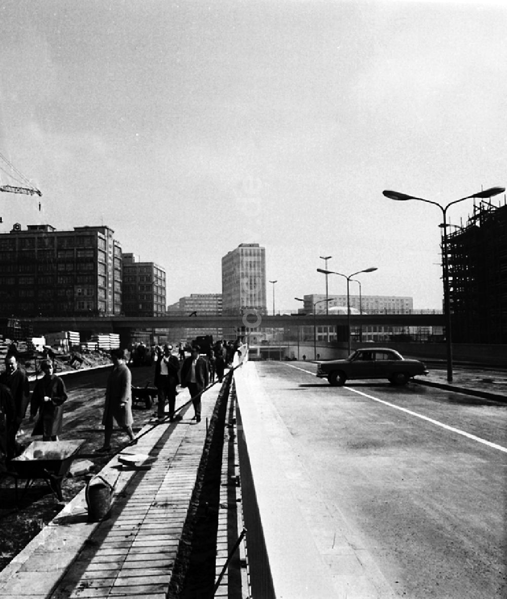 Berlin: Autotunnel Alexanderplatz Berlin für Besucher freigegeben