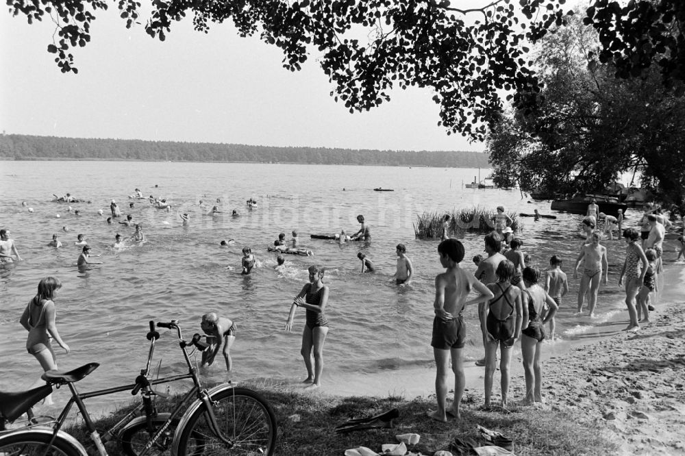 Berlin: Badesee Kleiner Müggelsee im Ortsteil Müggelheim in Berlin in der DDR