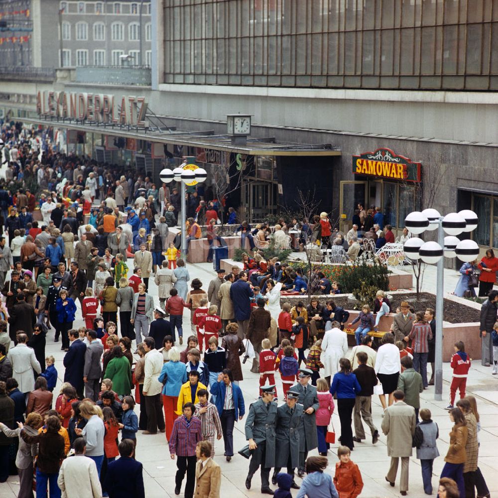 Berlin: Bahnhofspassagen auf dem Alexanderplatz