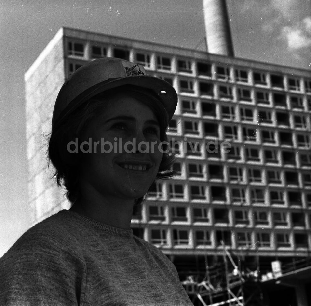 DDR-Fotoarchiv: Berlin - Bauführerin-Autotunnel Grunerstraße Berlin Alexanderplatz