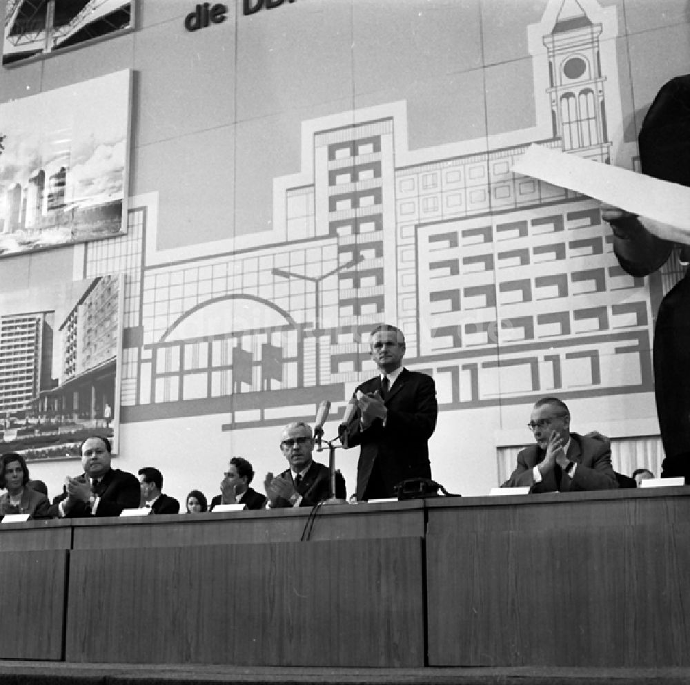 DDR-Bildarchiv: Berlin - 5. Baukonferenz in Berlin