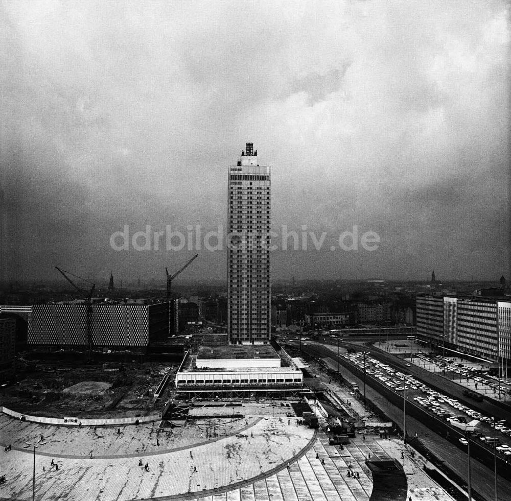 DDR-Fotoarchiv: Berlin - Baustelle am Alexanderplatz Berlin 1970