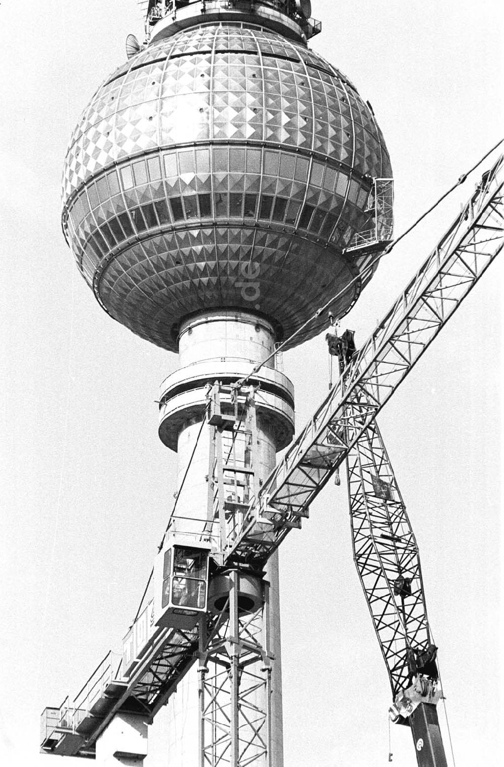 DDR-Bildarchiv: Berlin - Baustelle in Berlin-Mitte, Fernsehturm 15.10.1992