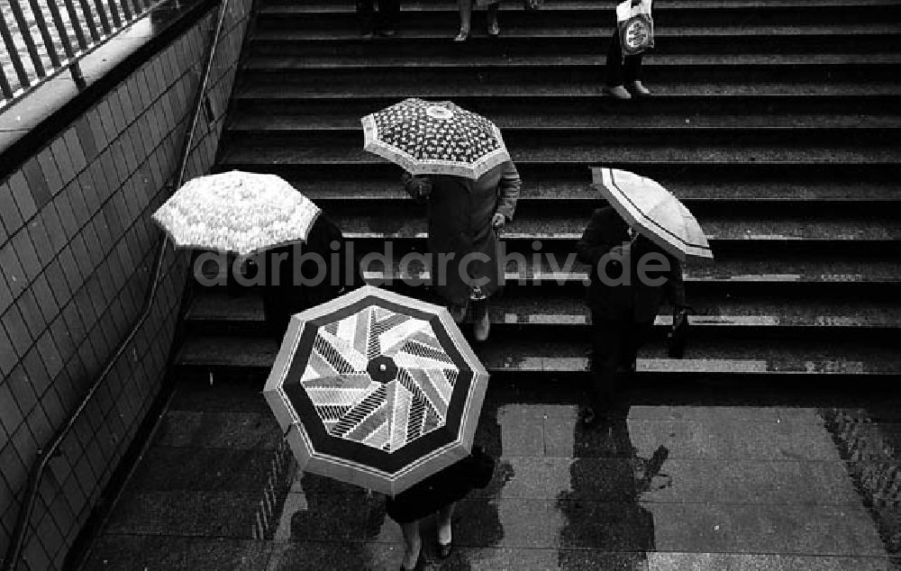 Alexanderplatz/ Berlin: Berlin-Alexanderplatz im Regen Umschlagnr.: 267 Foto: Winkler