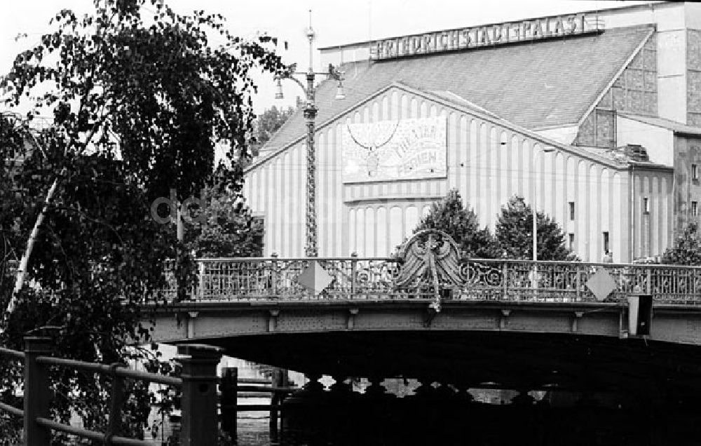 DDR-Bildarchiv: Berlin - Berlin Freidrichstadtpalast und Weidendammbrücke Foto: Bonitz Nr.: 654