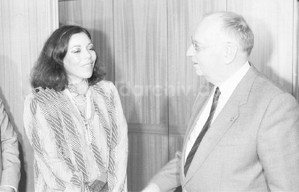 DDR-Bildarchiv: Berlin - Berlin - Genosse K. Hager empfängt Frau Ortega Foto: Lenke Nr.: 520