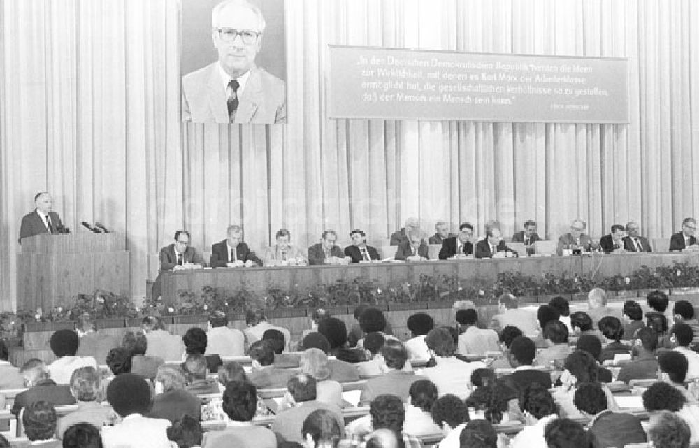 Berlin: Berlin - Genosse K. Hager in der Parteihochschule Karl Marx Foto: Lenke Nr.: 466