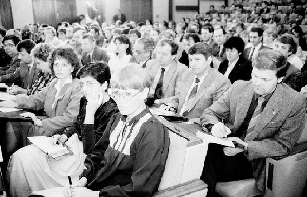 DDR-Fotoarchiv: Berlin - Berlin - Genosse K. Hager in der Parteihochschule Karl Marx Foto: Lenke Nr.: 466