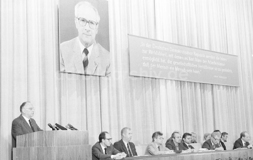 DDR-Bildarchiv: Berlin - Berlin - Genosse K. Hager in der Parteihochschule Karl Marx Foto: Lenke Nr.: 466